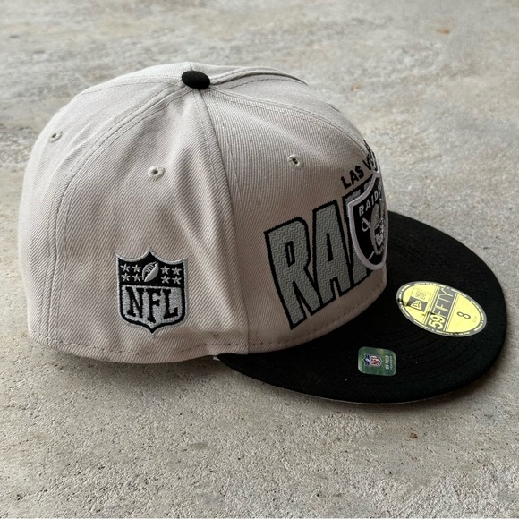 Men's New Era Stone/Black Las Vegas Raiders 2023 NFL Draft On Stage 59FIFTY Hat - Picture 4 of 10